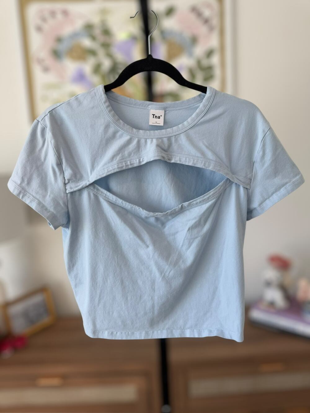 Aritzia TNA Cut Out Short Sleeve Cropped T-Shirt Top Light Blue Womens Size XL